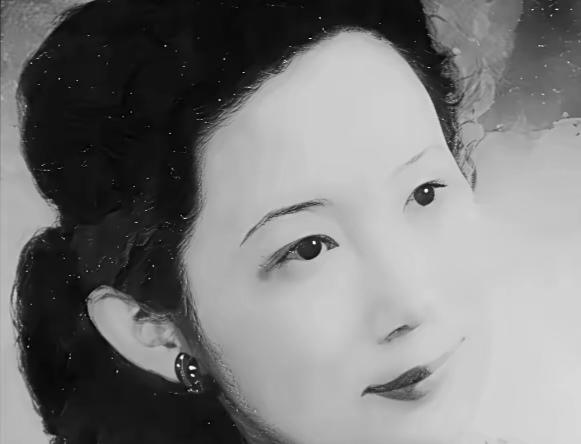 1920年代的云南，唐继尧的四妹唐芸赓眼光贼毒，嫌龙云个矮，嫌卢汉脸黑，偏就迷上