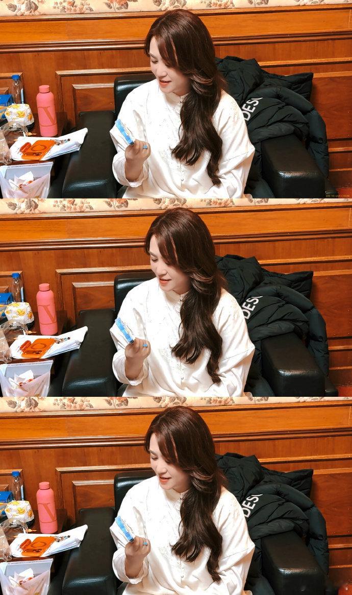 43岁马丽状态对于马丽身上的松弛感来说也是狠狠的羡慕了，而且每一次出现都可以感受