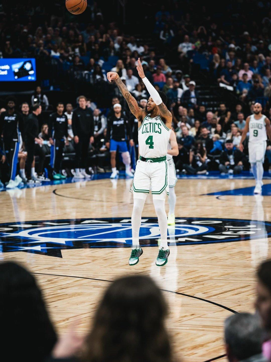 谈到交易流言时，安芬尼-西蒙斯表示：“在联盟效力八年，我已经对此习以为常。交易流