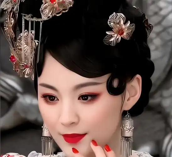 我发现这部剧的导演找来的全是童年噩梦级反派，这套阵容里只有屏幕前的观众是最好惹的