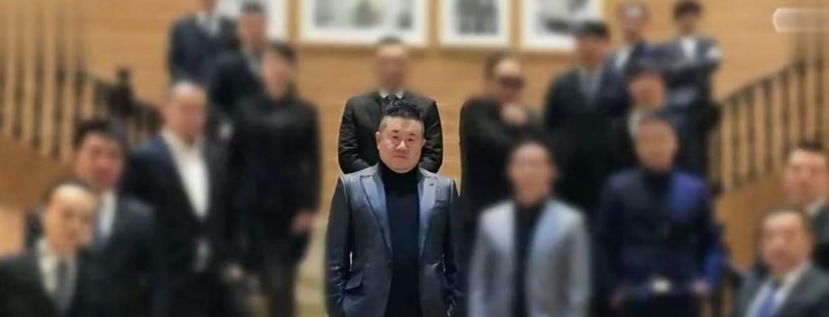 孙小果死了，

卷宗还在发黄，

没人再替他改笔录了。

2026年6月，我翻到