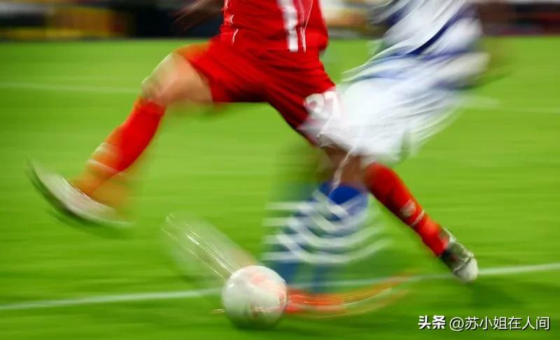 邵佳一当选国足主帅，这消息一出，球迷圈可就炸锅了！45岁的邵佳一经验丰富，曾担任