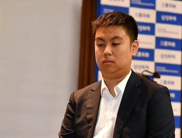 今年升九第一人


全禹丞~在今年的第二届晋城杯全国围棋公开赛首轮比赛中战胜了连