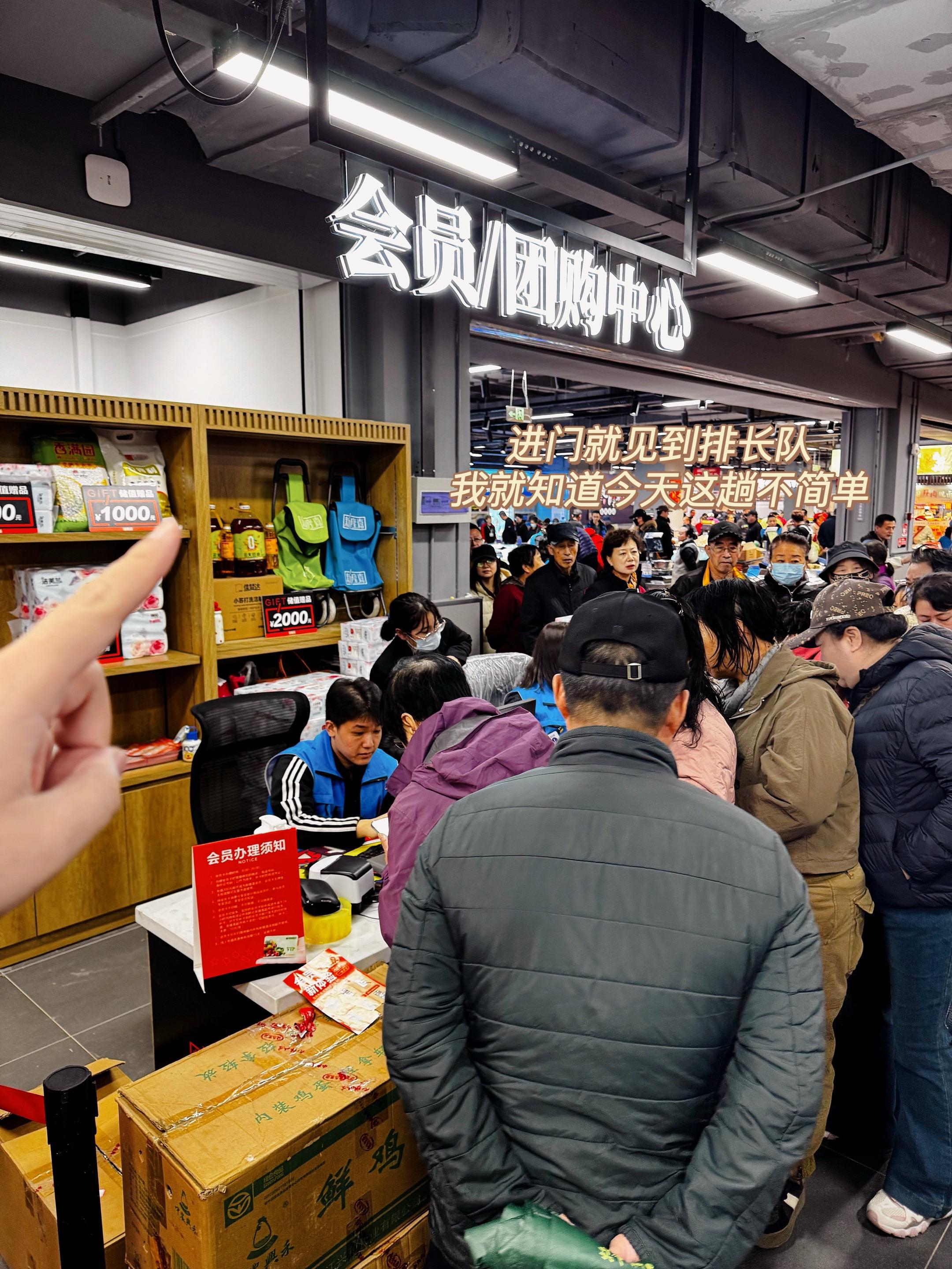 大连叔叔阿姨们的环球影城开业了…… 锦绣这两天可太热闹了，人山人海的！...