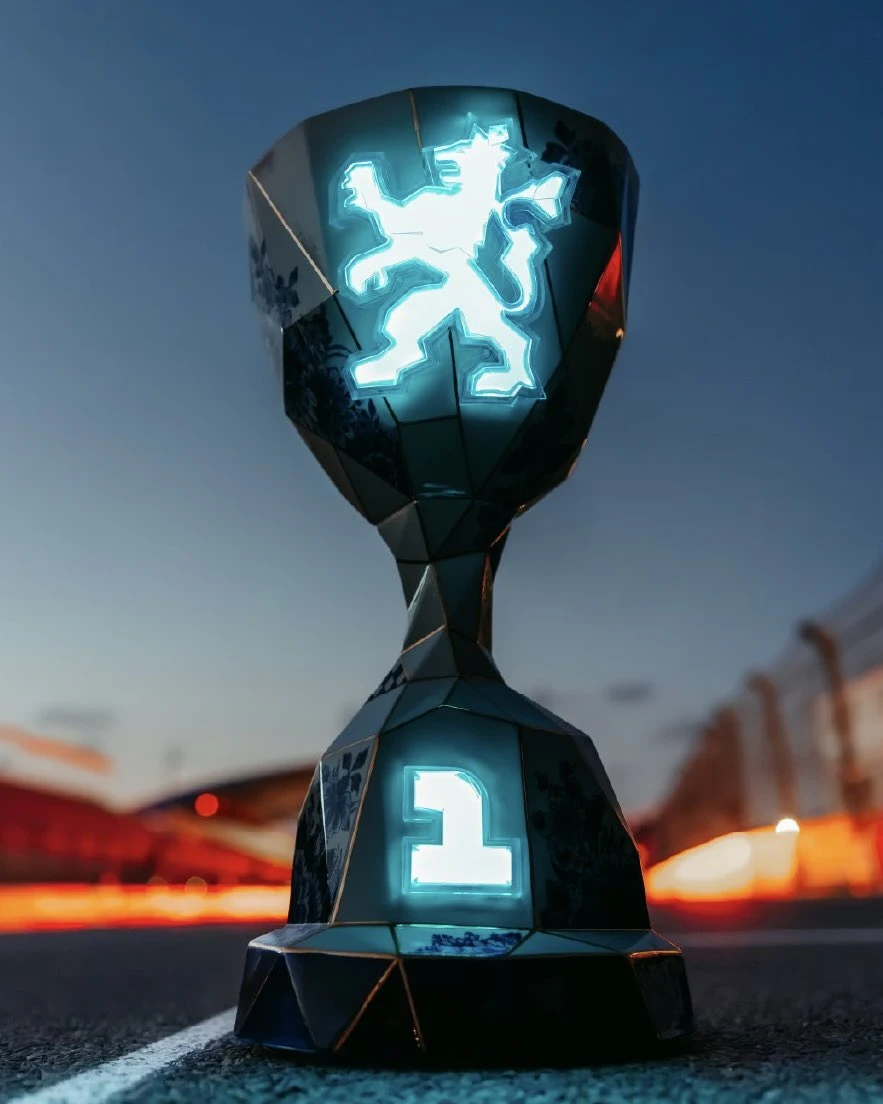 本周F1荷兰🇳🇱大奖赛的奖杯🏆，其中分站赛冠军奖杯（包括车队冠军...