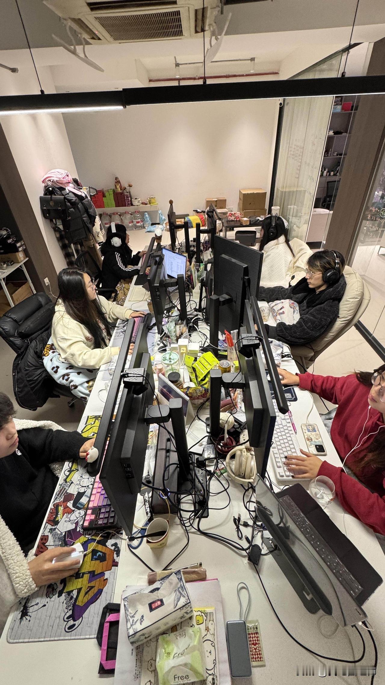 短剧后期就是一场豪赌
开了公司大半年，几乎没有不在焦虑的时候
没单时想着如何接单