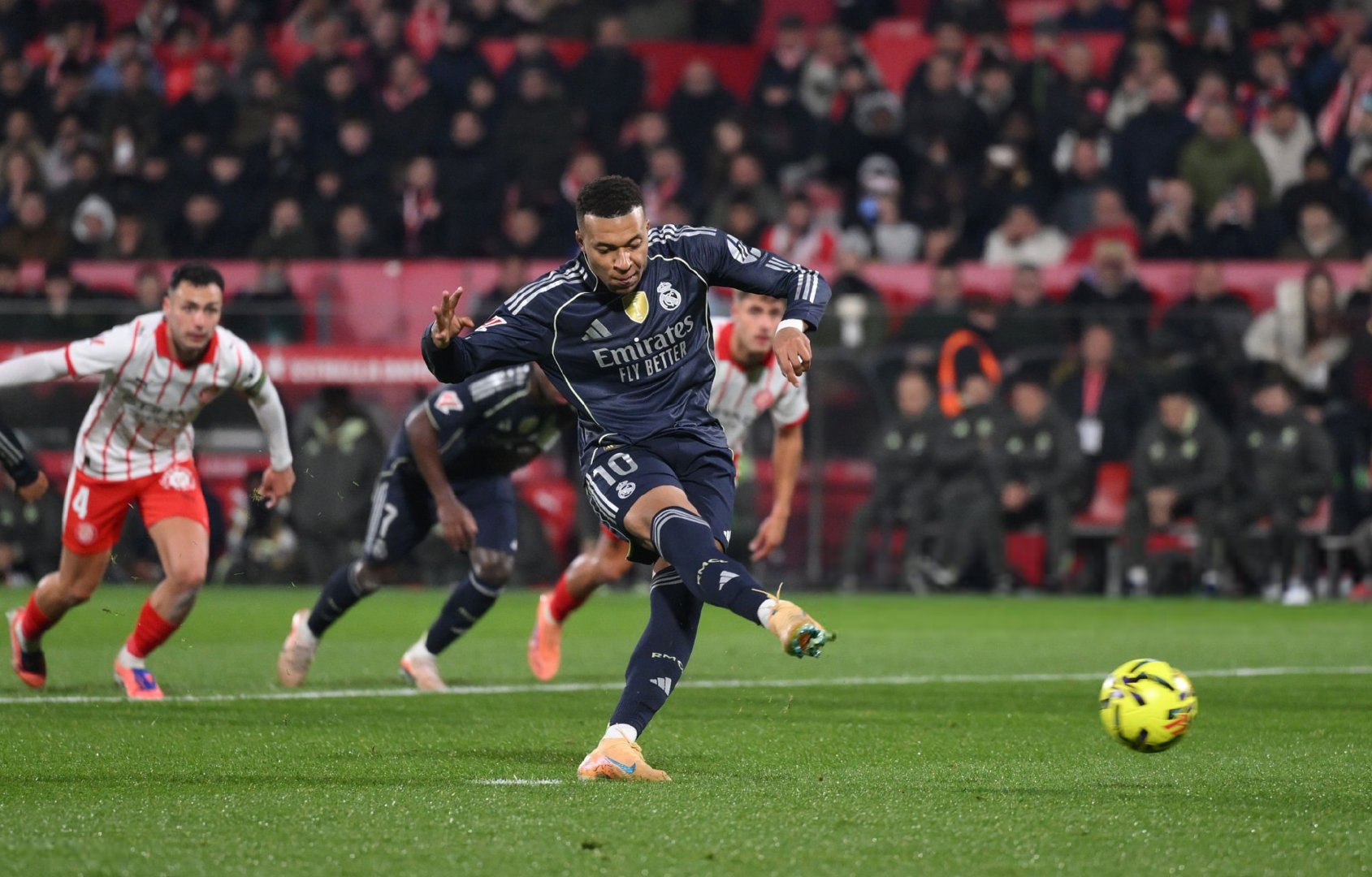 【全场】赫罗纳1-1皇家马德里；联赛三连平，排名掉至第二，距离榜首1分西甲联赛 