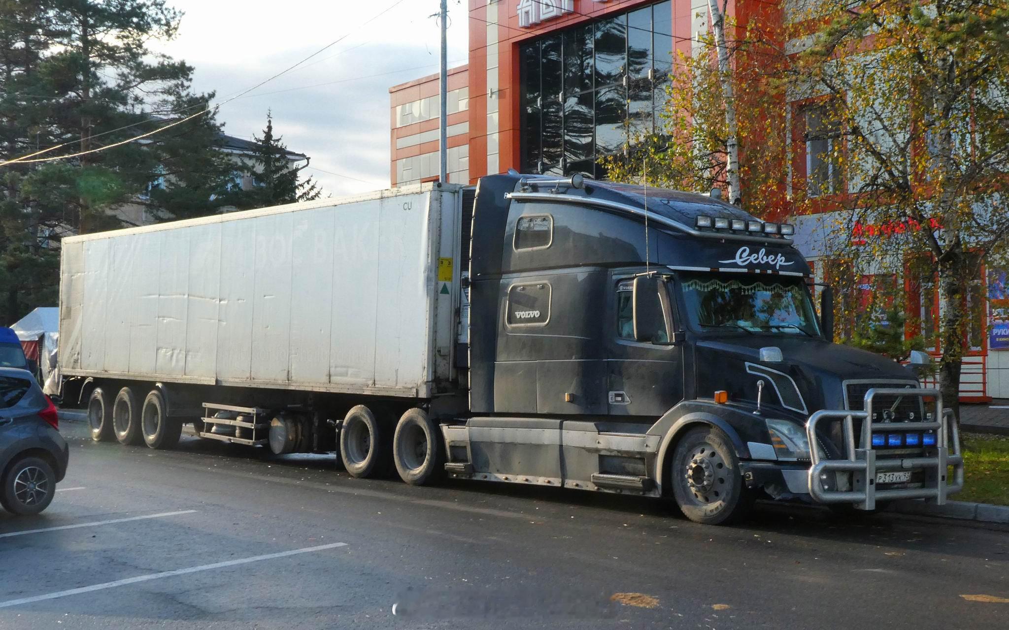 Volvo VN / Isuzu Elf / Mazda Bongo Frien