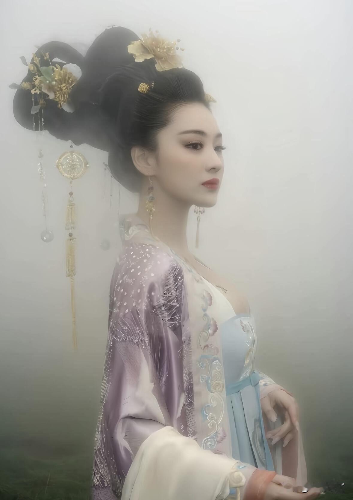 不少网友都觉得，张馨予是圈内颜值唯一能和某冰冰抗衡的女星。不可否认，张馨予外形条