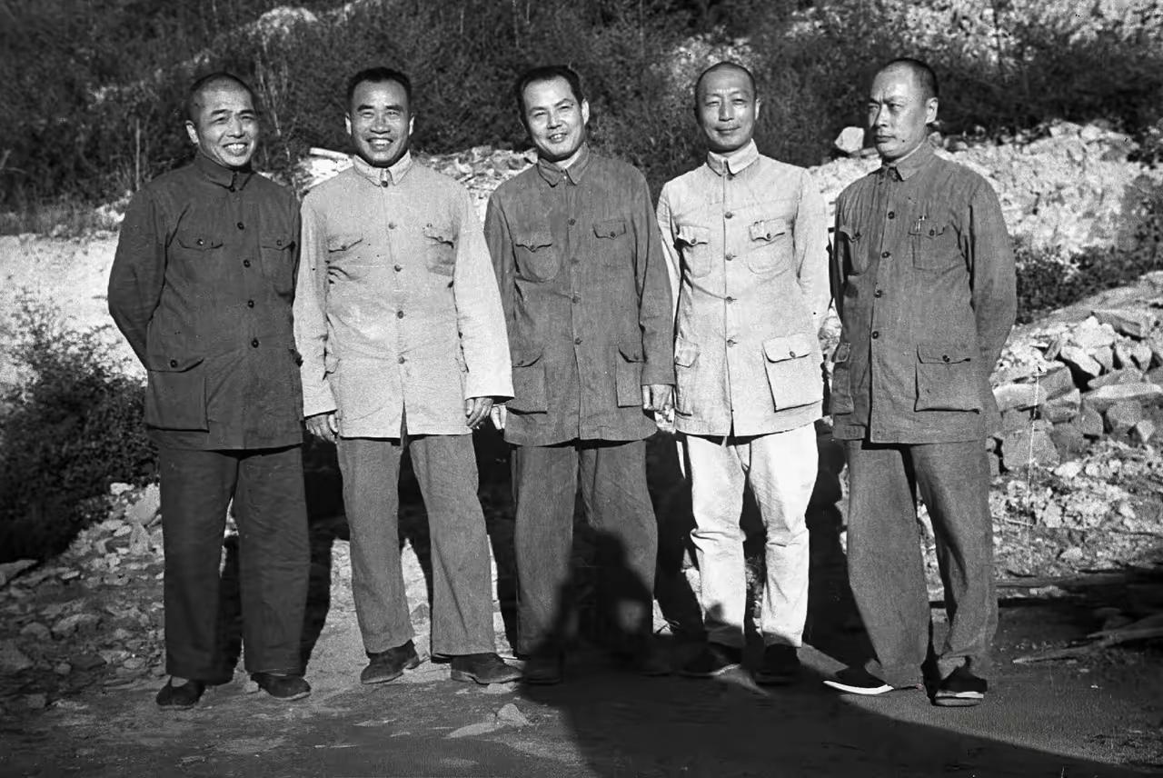 我敢说，能认出三个的，都是精通历史的高手。[赞]