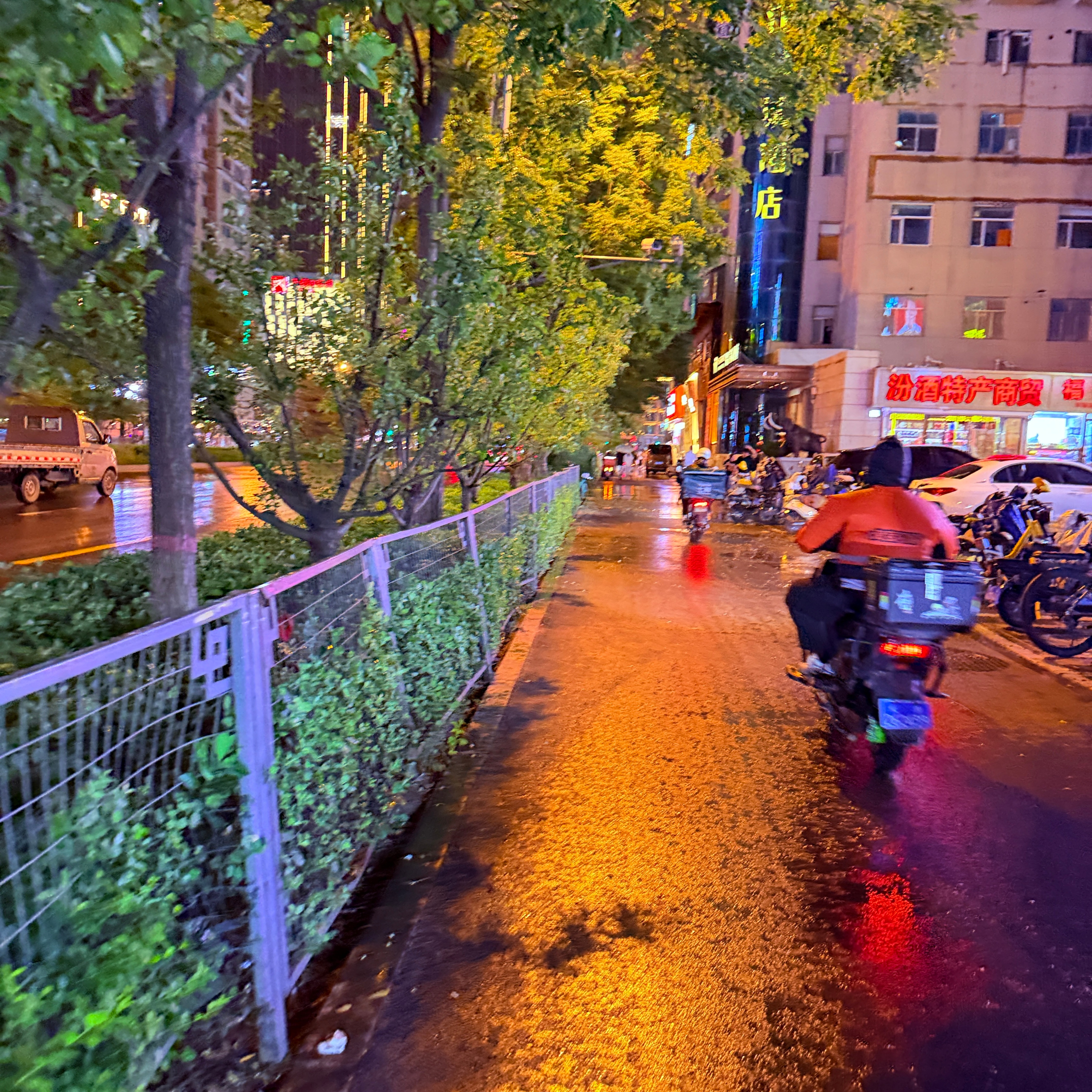 好久没淋雨了 