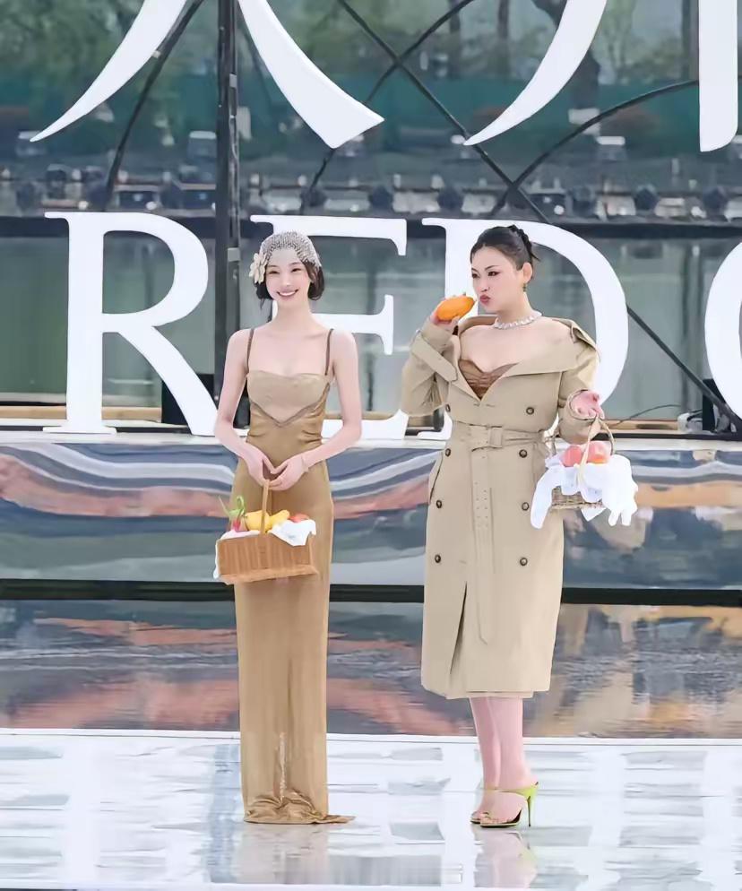 我敢说女生喜欢左边的，男生喜欢右边的 ​​​