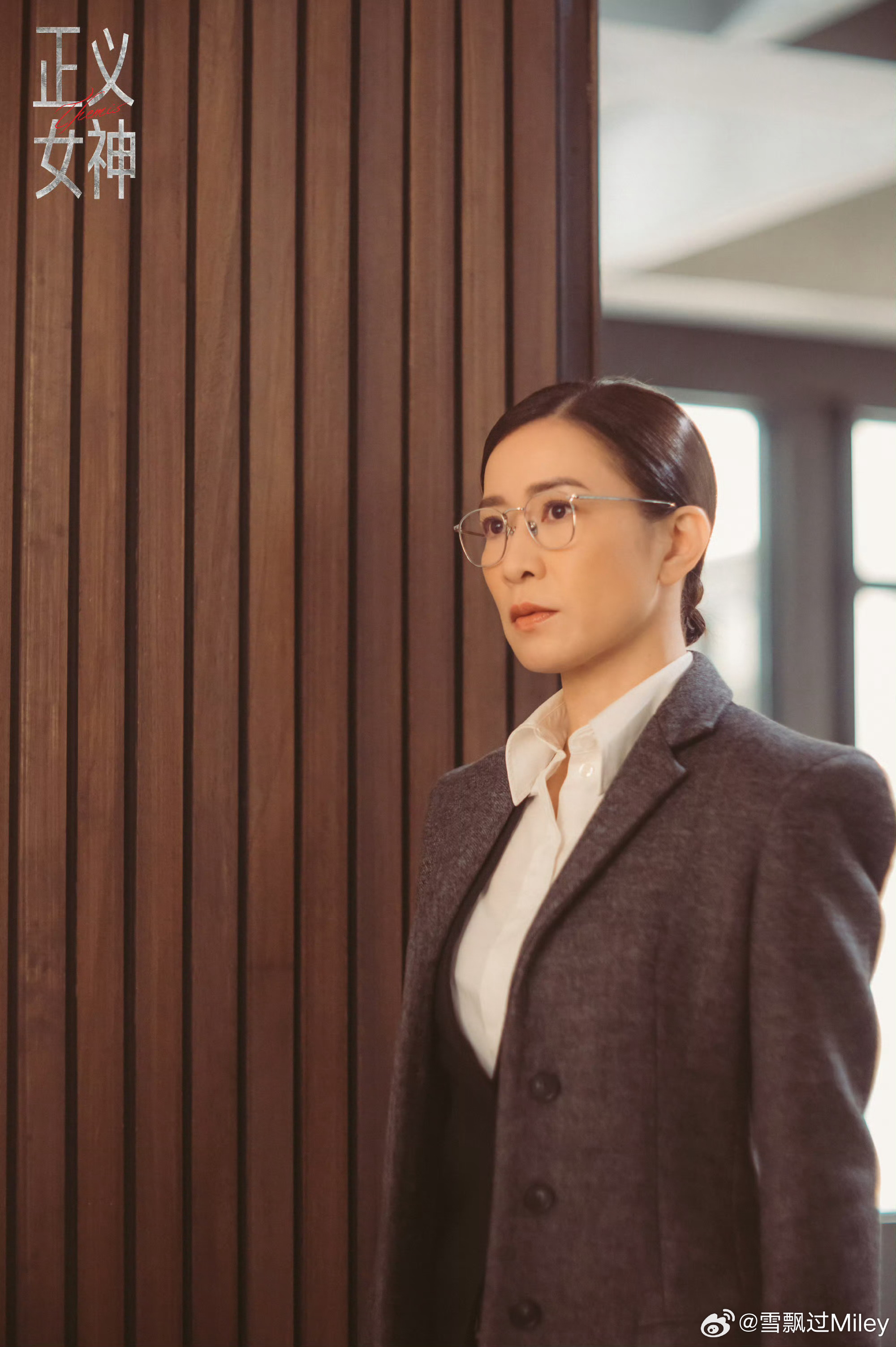 姐姐杀了姐姐弟弟骗了弟弟佘诗曼言惠知佘诗曼主演的正义女神今日上映。法袍承重量，天