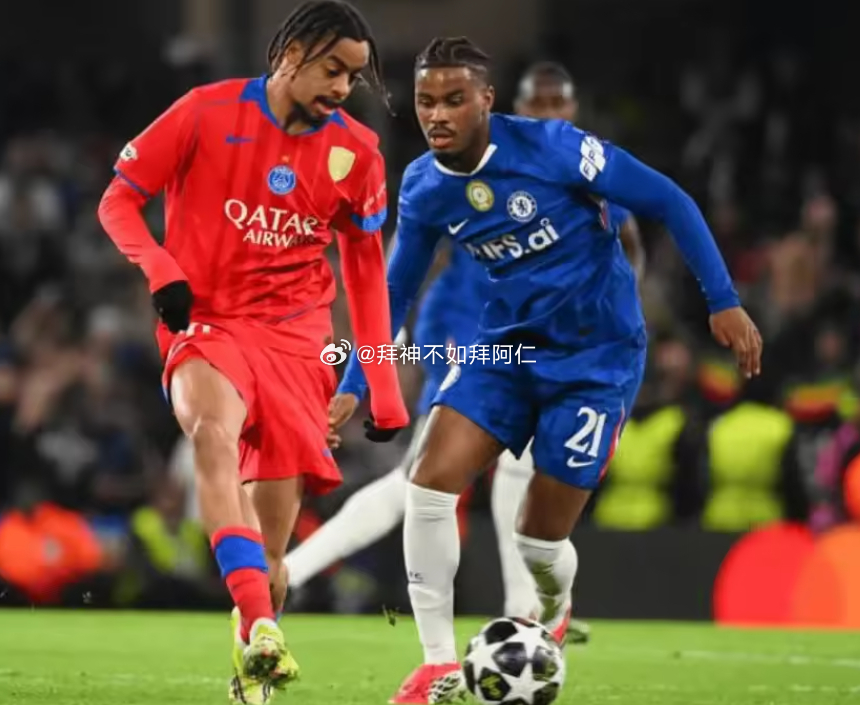 据《队报》报道，随着欧冠淘汰赛进入关键阶段，法甲联赛的赛程调整再次成为舆论焦点。