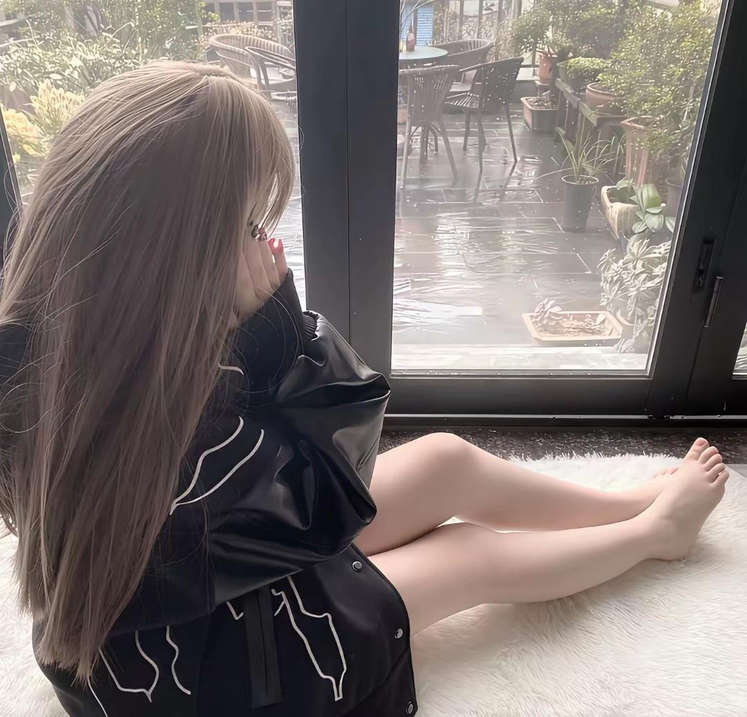 窗前看雨，
你猜，我今年多大了……