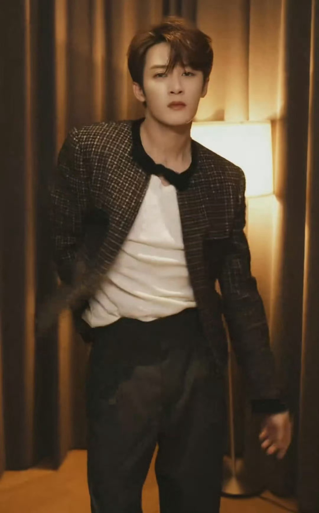 檀健次香水舞，好会扭