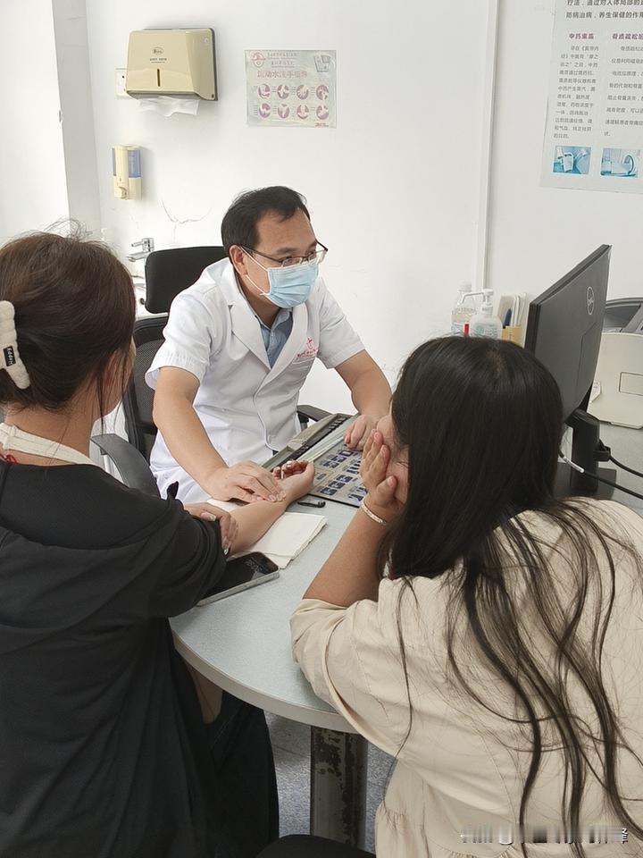 萎缩胃炎三餐指南｜吃对养胃 吃错伤身
---
“半年前，一位30岁女生私信我：明