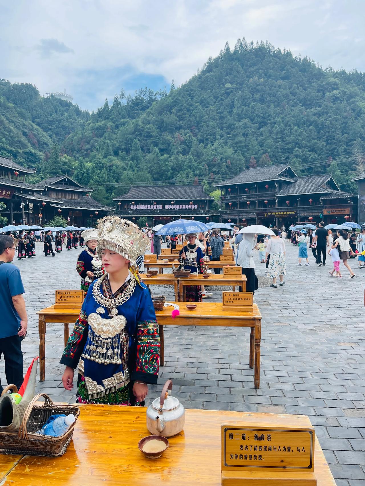 这个地方可不是穷山村，而是收费的景区呢，我之前去过还在那里住了两天。