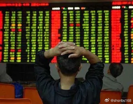 四大存储龙头怎么了？1.德明利今日再次跌停，收盘于每股457.2元，相比高点时的