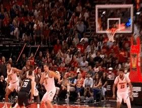 我跟你说，今儿这球赛最精彩的一幕，不是哪个三分，也不是哪个暴扣。
是俩欧洲大聪明