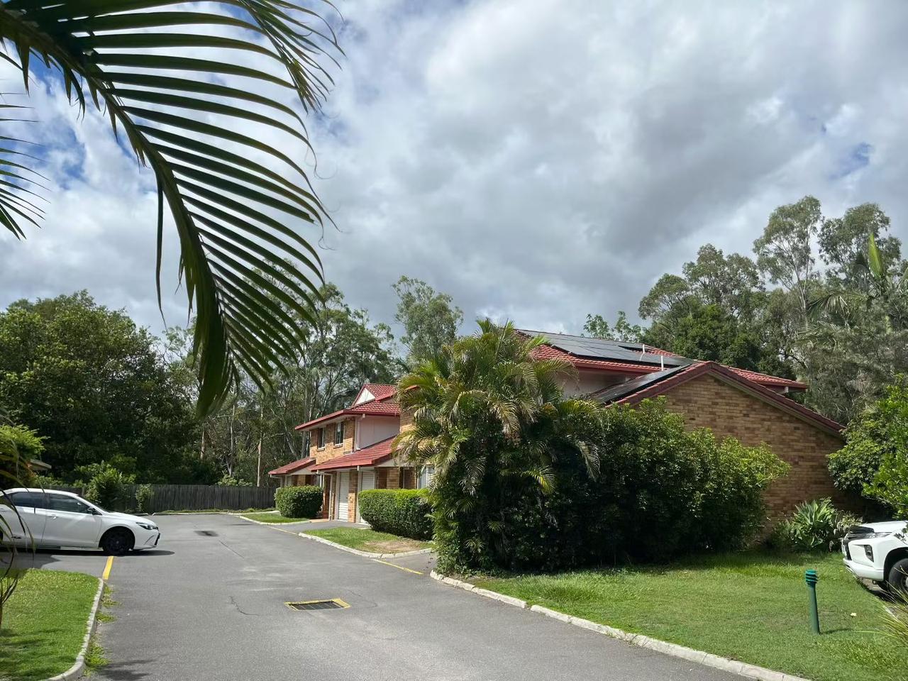 晒一张相册里的云随手拍了一张天空中的云彩。