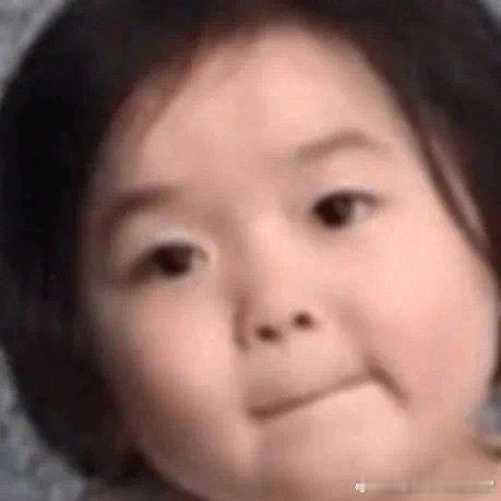 #金价动荡年轻人囤金热度不减#感觉这波冲年轻人来的，小时不知黄金好，错把银饰当成