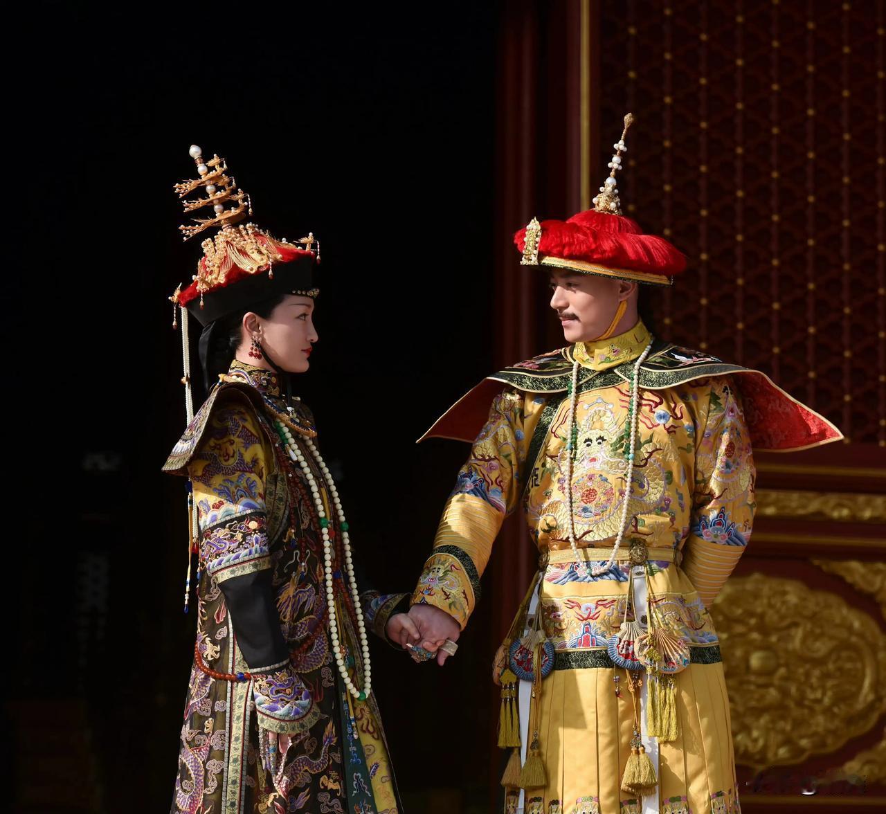 清朝皇后都出自什么旗：
世祖废后博尔济吉特氏：出身蒙古

孝惠章皇后博尔济吉特氏