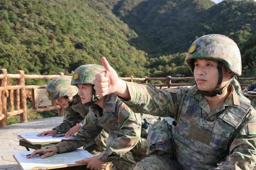 3. 暮秋时节全军多部队开展实战化训练：暮秋时节，全军多部队（陆军、新疆军区、第