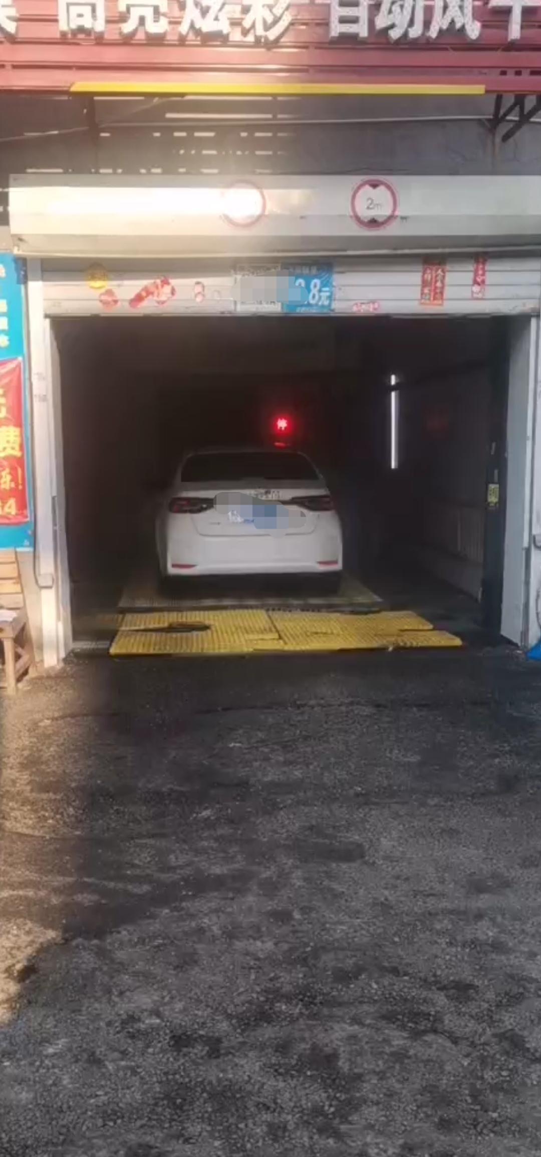 坐标吉林市，今天周末，花12.8元洗了个车，速度极快，不到十分钟就洗完了。
今天