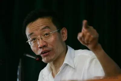 复旦教授王德峰说“人各有命”，这话挺扎心但也现实。他自己是复旦教授，学术上登峰造