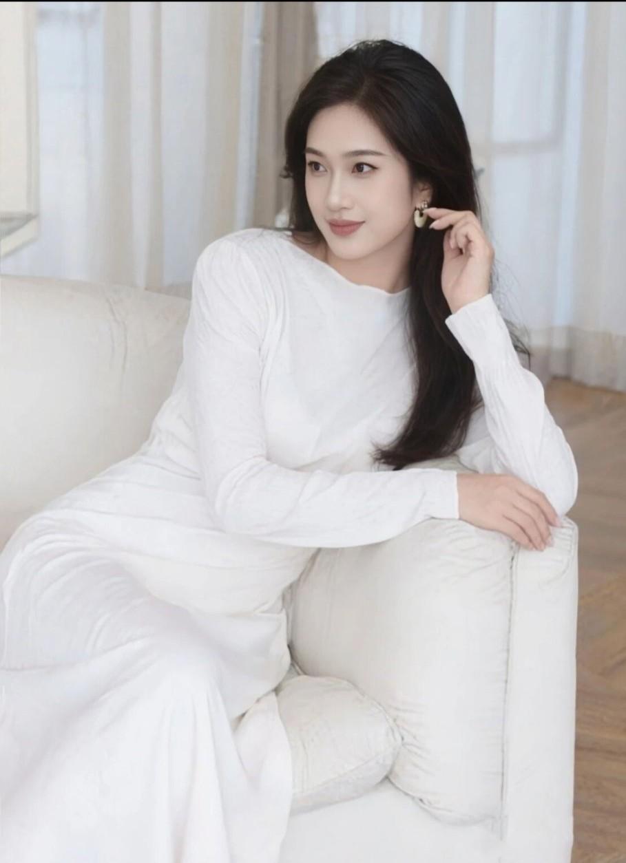 白衣美人倚，玉颜似月明。晒图笔记大赛 摄影中的美丽瞬间