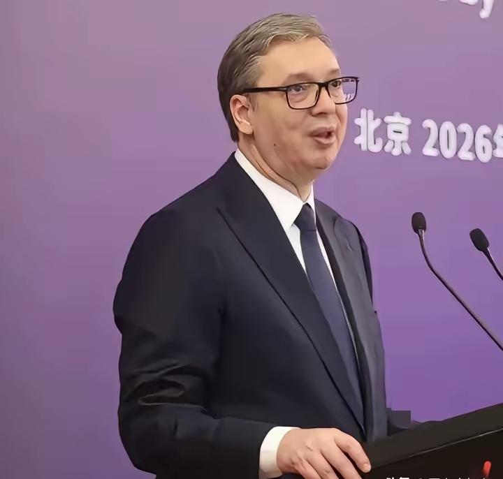 5月26日上午，武契奇站在清华大学的讲台上，说了一句让台下所有中国学生沉默的话：