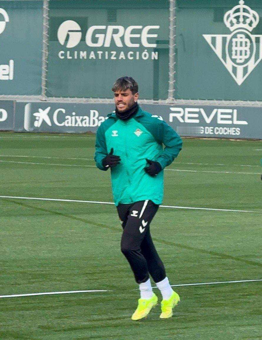 🚨目前，洛塞尔索结束假期已回归贝蒂斯训练。西班牙多家媒体称，他至少会留在俱乐部