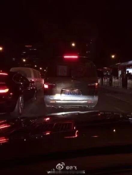 一整个大震惊许飞曾想买LN929车牌许飞曾晒过一张LN929车牌照片 ​​​