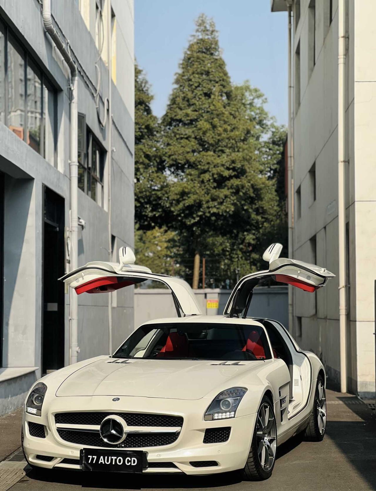 十年前的暴力美学AMG- SLS
12年上牌 行驶34000公里 稀有的白色 外