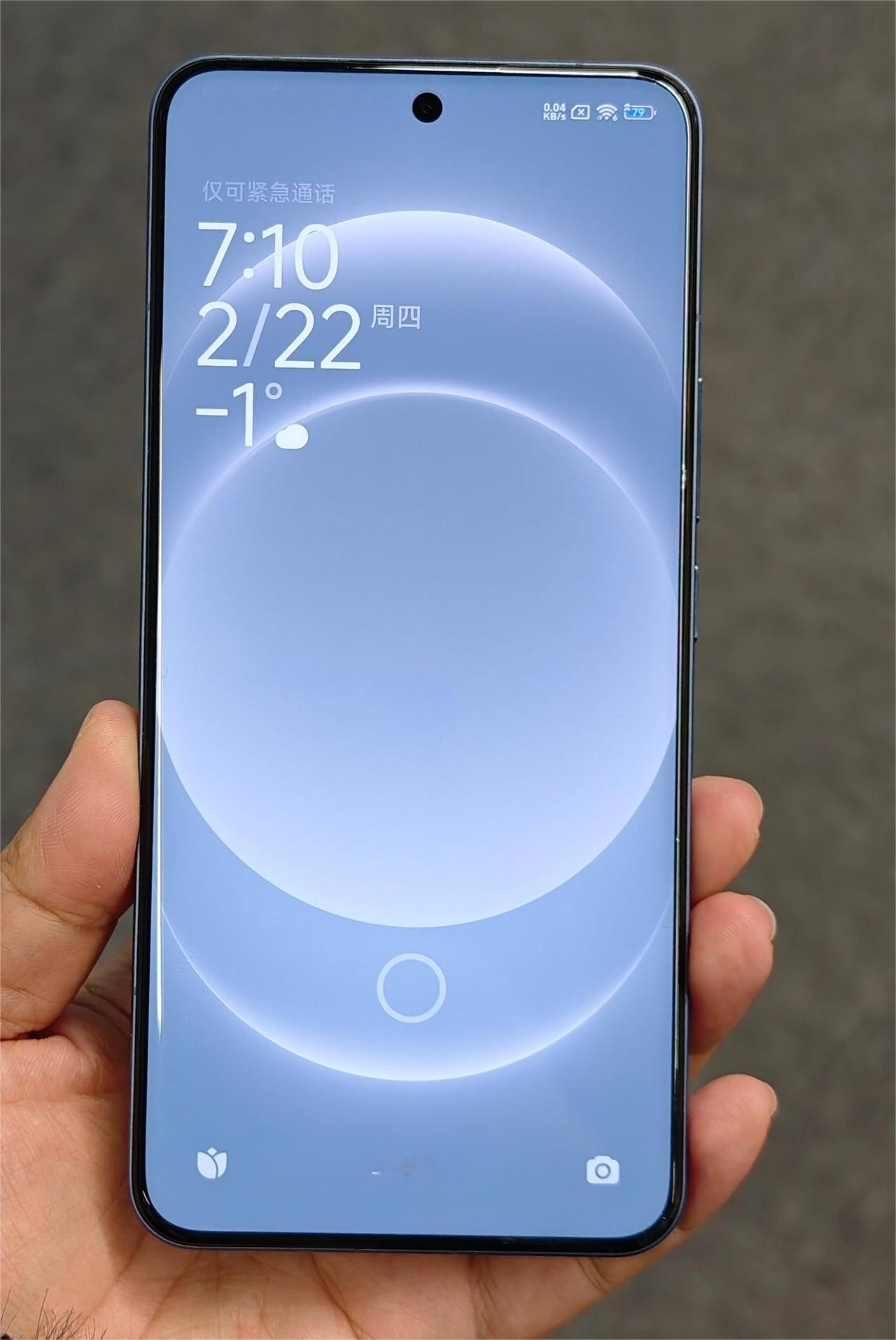 xiaomi14Ultra上手之后说7个优点和2个不足

1、手感舒适，手机重量