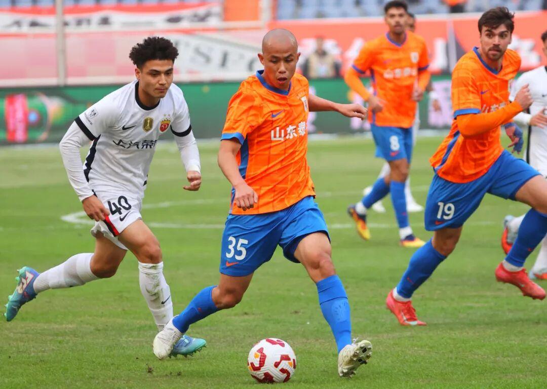 山东泰山VS上海海港，球迷：伤病德比、地王谷德比、无中场德比、难兄难弟德比...