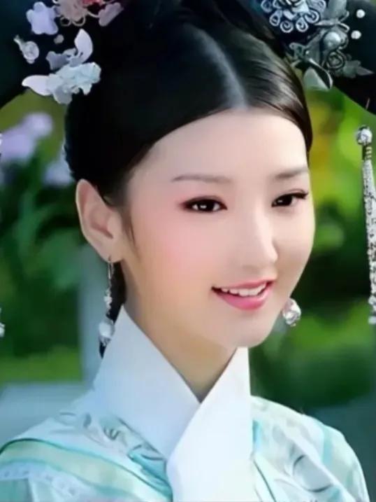  瑛贵人的扮演者毛晓彤，1988年2月16日出生于天津市，演员，于中央戏剧学院毕