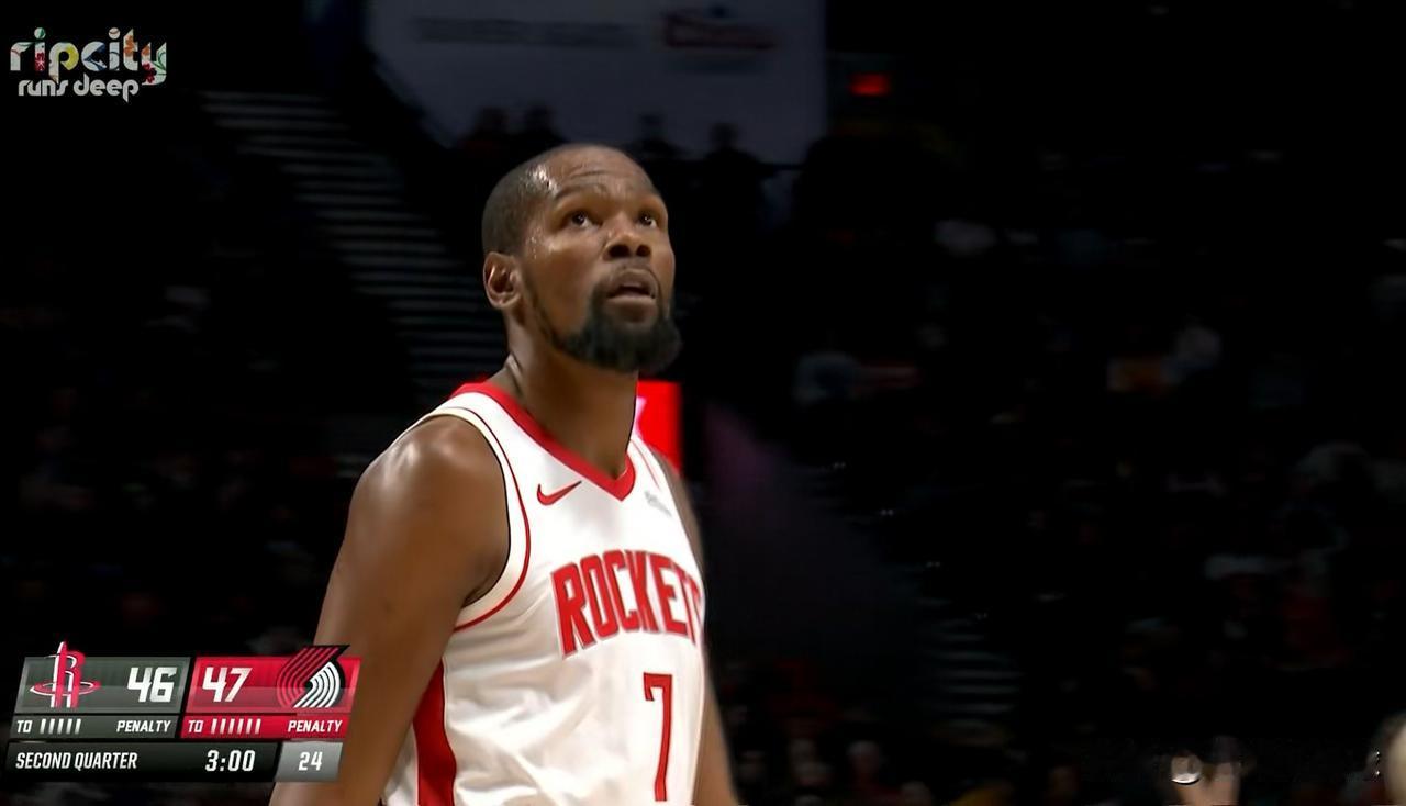 火箭巨星杜兰特真是一如既往的高效！在今天火箭客场挑战开拓者的比赛中，目前双方的上