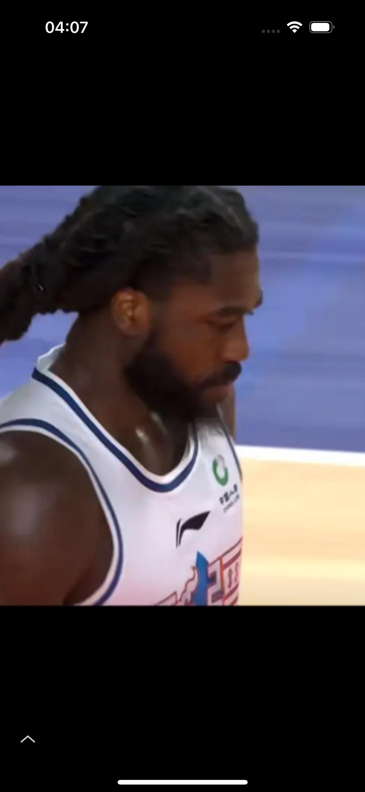 原来新疆飞虎男篮被裁掉的外援竟然是他！

         昨天晚上新疆飞虎男篮