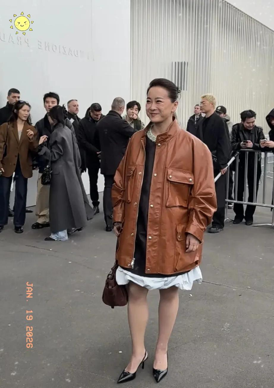 我觉得贾玲这个人，

有一个很严重的问题，

就是不管她参加什么活动，
都特别喜