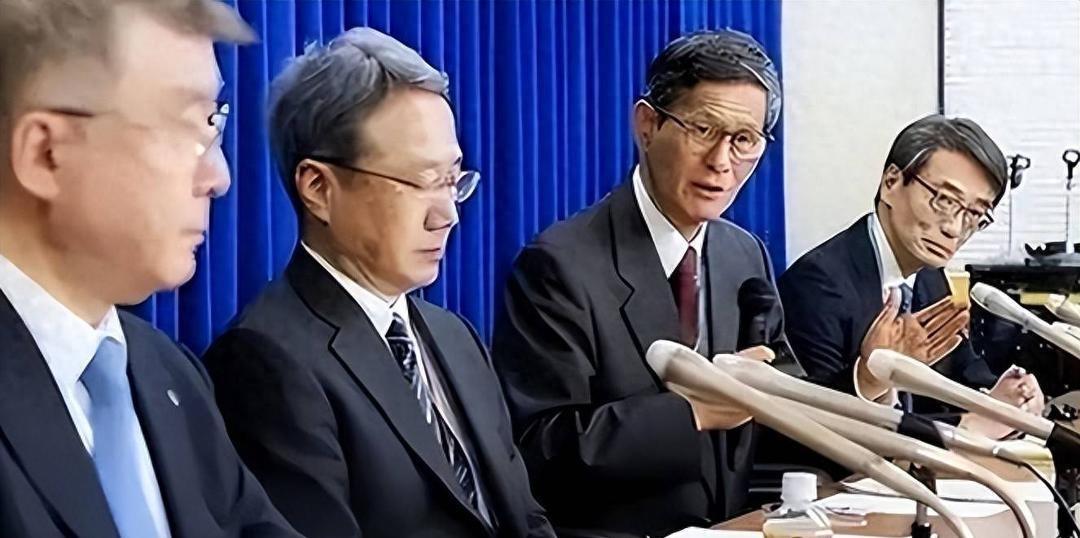 日本科研人员大批来中国，不是为了钱，而是因为待不下去了。
他们带的不是行李，是还