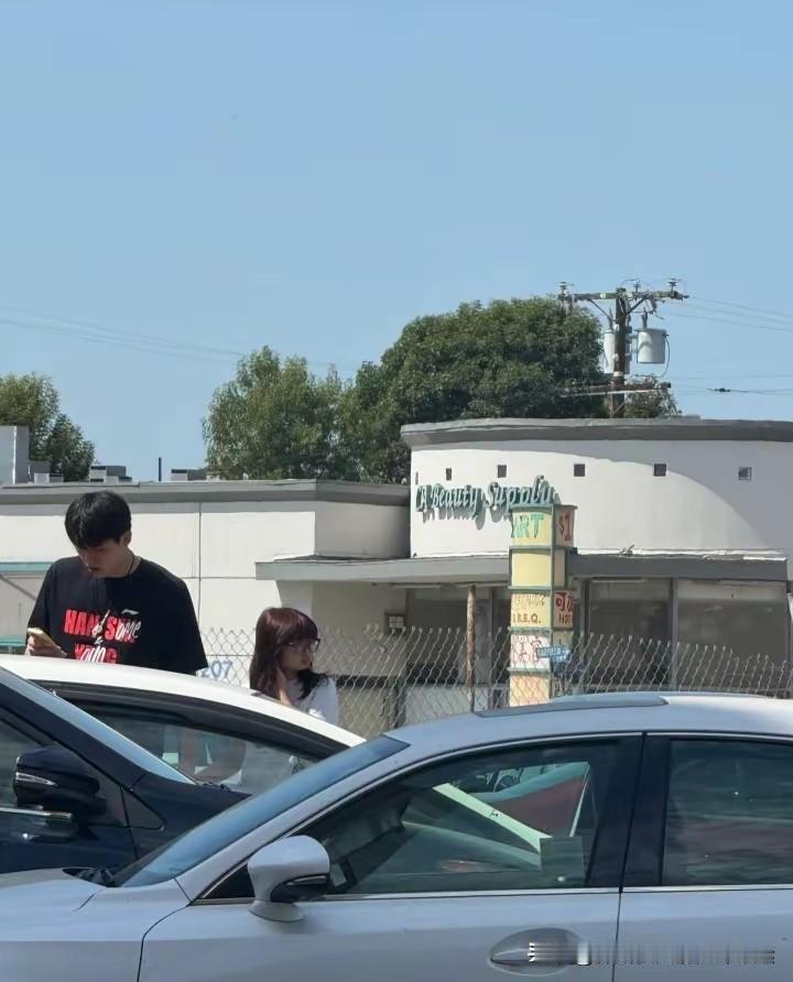 做好后勤保障，杨瀚森女友一直陪同杨瀚森生活与训练。可以说后勤保障充足。