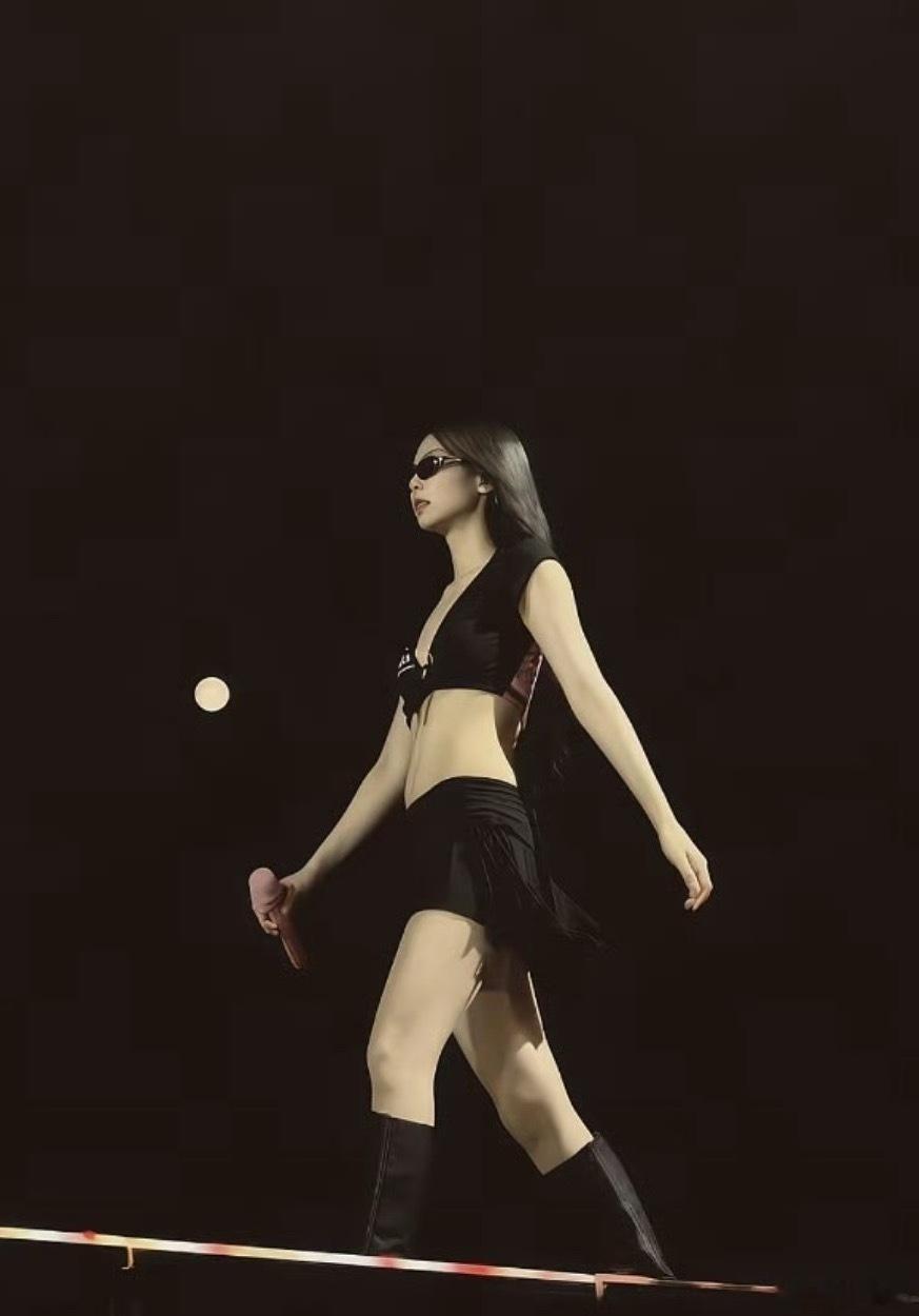 这是Jennie还是沈佳润两人还是有很大的差距吧！Jennie 作为沈佳润的偶像