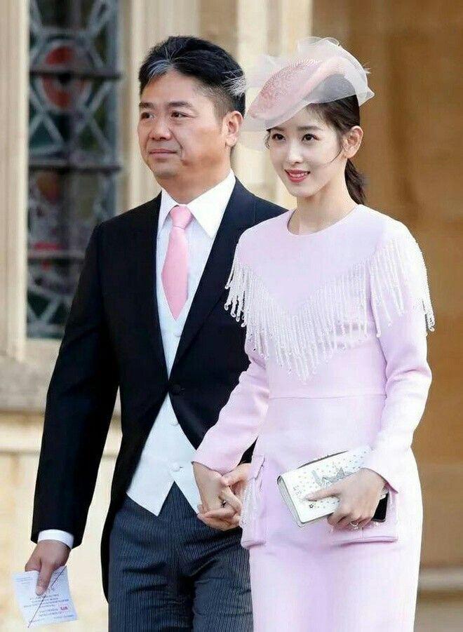 2018年，奶茶妹妹参加英国王室婚礼2018年英国女王的孙女尤金妮公主大婚，婚礼