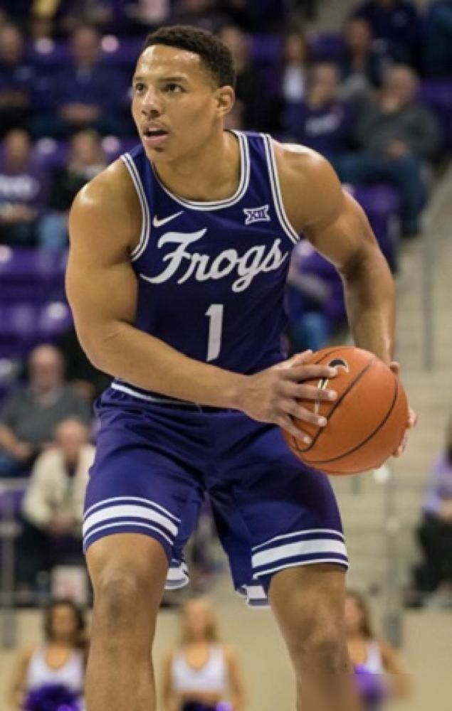 当初魔术队用四个首轮换来灰熊队的贝恩，都说魔术队是有点晕了。

后来这一场对热火