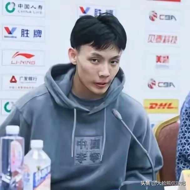 完全不在状态啊，拿了MVP不会打球了？
今天广东男篮客场挑战新疆男篮，刚获得全明