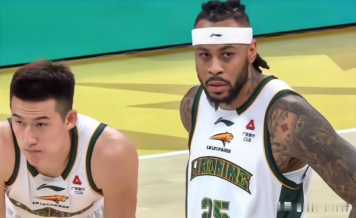 辽篮客场大比分惨败浙江广厦，杨鸣似乎忘记了主场是怎么赢的，本场比赛这个战术确实让