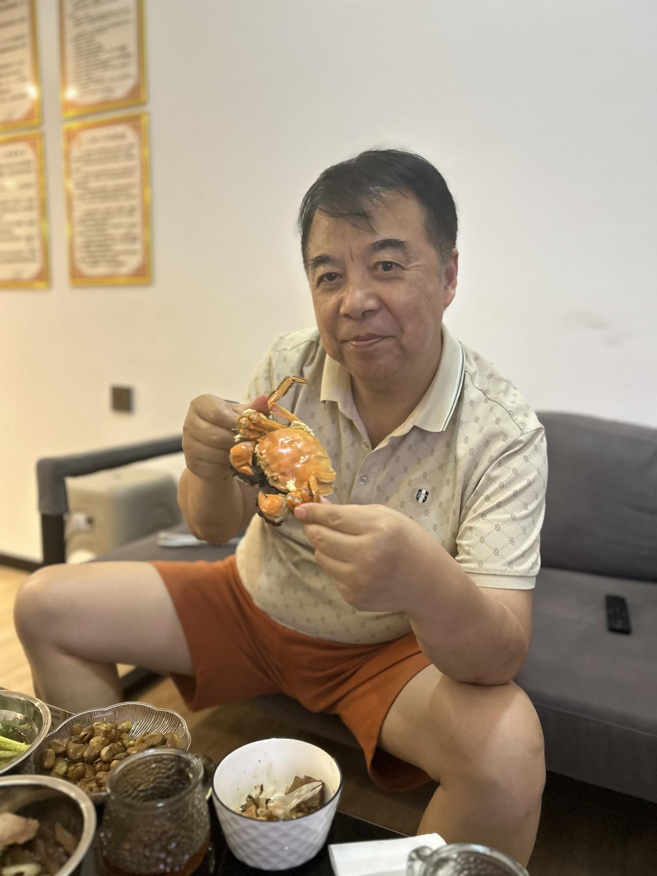 舌苔白腻要忌口，不要乱吃寒凉食物。

门诊有个深圳的患者问我：“医生，为什么我吃