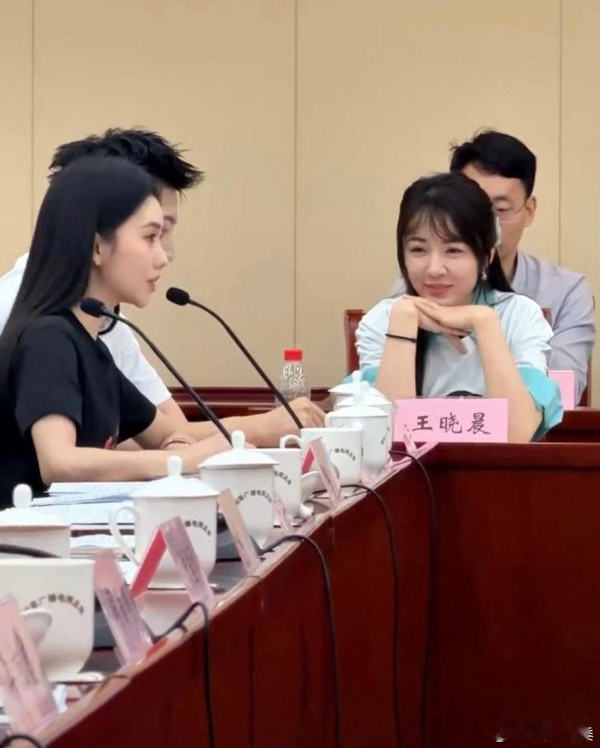 王晓晨这是怎么了，前后反差太大了吧！ 